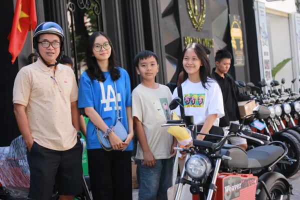 Buổi bàn giao xe thân mật được diễn ra