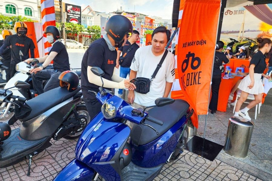 Chọn xe máy điện để tiết kiệm chi phí, bảo vệ môi trường và trải nghiệm công nghệ hiện đại