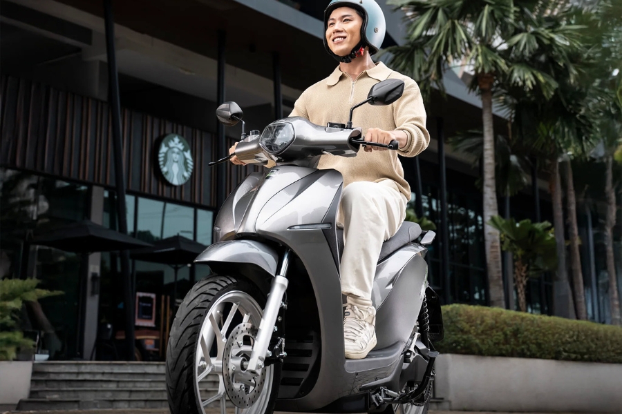 Giá xe máy điện có các phân khúc từ phổ thông, tầm trung đến cao cấp