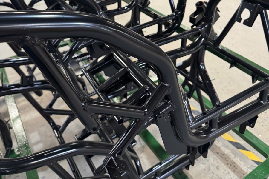 Khung xe Dat Bike sử dụng thép STKM 18A cao cấp, hàn bằng robot