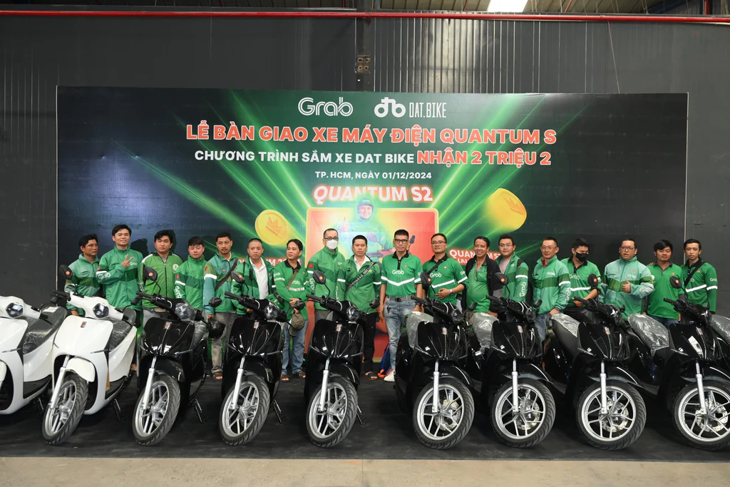 Hình ảnh bàn giao xe cho các bác tài Grab