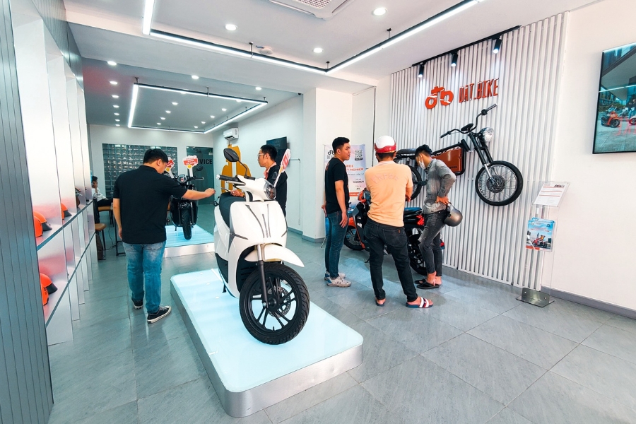 Xe máy điện bị chập điện nên mang đến trung tâm bảo hành/đại lý chính hãng Dat Bike