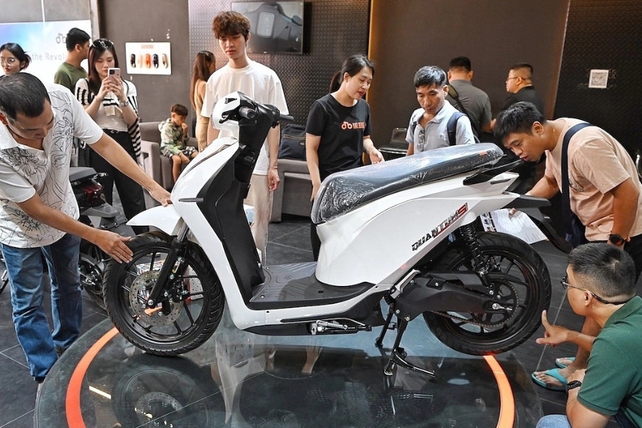Sạc xe máy điện Dat Bike vừa tiết kiệm chi phí, vừa tiện lợi và thân thiện với môi trường
