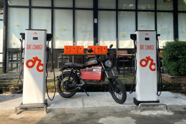 Dat Bike Weaver 200 là xe điện sạc nhanh, đi được 200km sau 3 giờ sạc