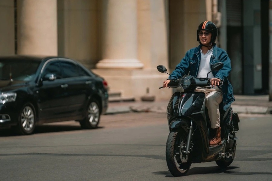 Phanh thủy lực trên xe máy điện Dat Bike giúp tăng hiệu suất hãm tốc, ổn định và an toàn trong mọi điều kiện