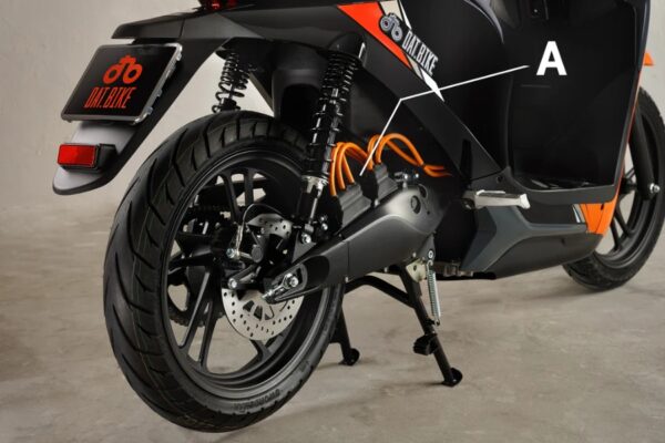 Mỗi xe máy điện đều được trang bị biển số xe