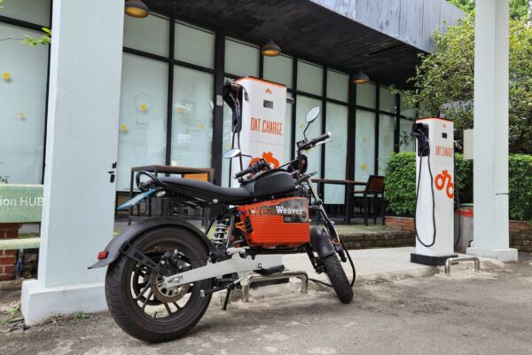 Cần đảm bảo an toàn khi sạc pin xe điện