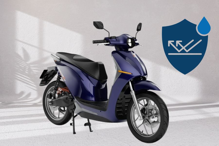Thoải mái chạy xe máy điện đi chơi dưới mưa nhờ chuẩn chống nước cao