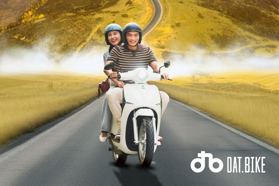 Xe máy điện Dat Bike có thể đi chơi xa đến 285km chỉ trong 4 giờ sạc đầy
