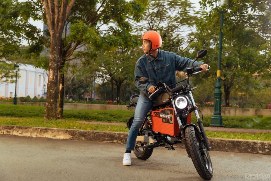 Phái mạnh nên chọn xe máy điện nam tính mạnh mẽ để khẳng định phong cách, tiết kiệm chi phí vận hành