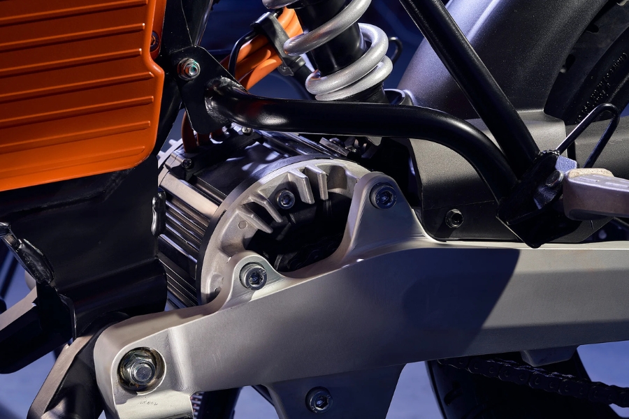 Động cơ xe máy điện là bộ phận tạo ra công suất, biến điện năng từ pin thành lực kéo