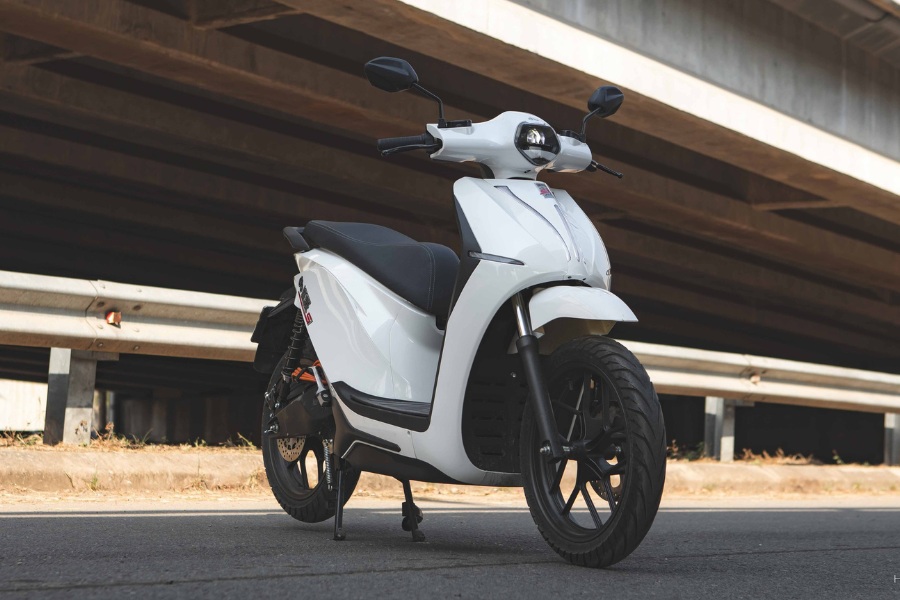 Phanh CBS phân bổ lực phanh đều cho bánh trước và sau, ABS ngăn bánh xe bị bó cứng khi phanh gấp