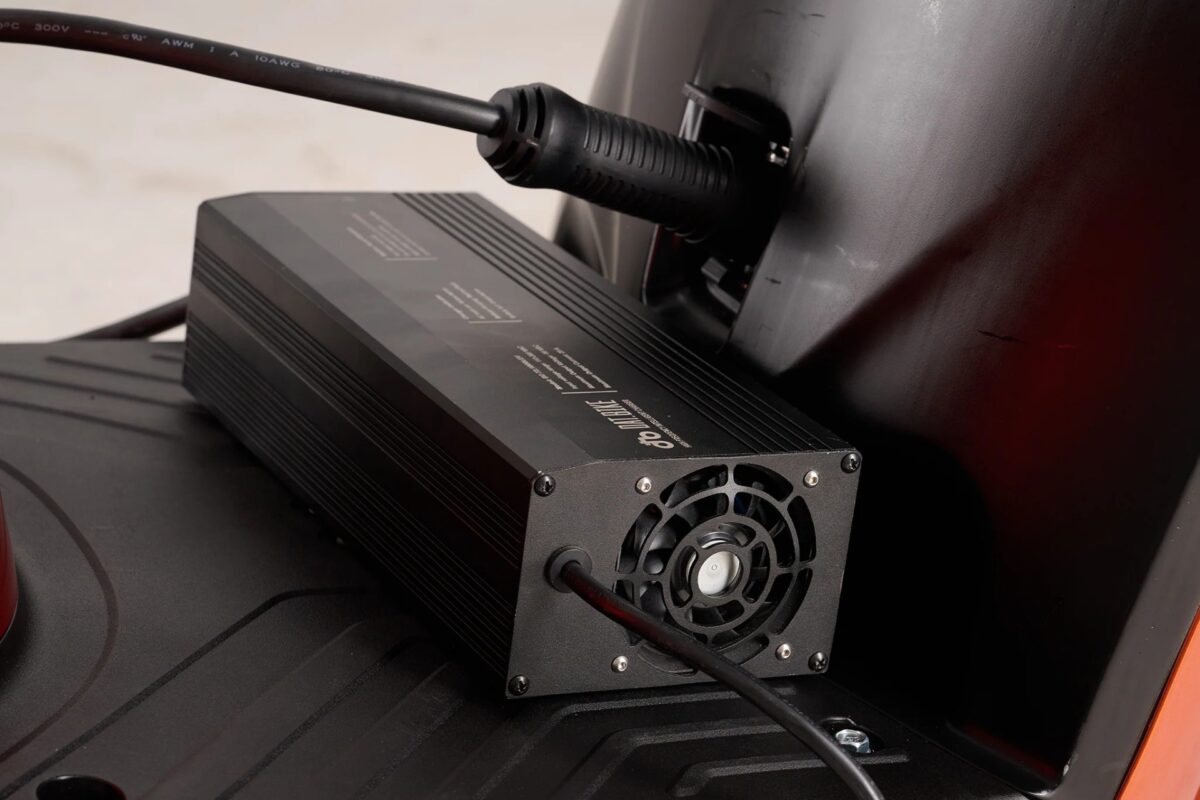 Thời gian sạc xe điện Dat Bike mất bao lâu? Tối ưu thời gian cho người dùng