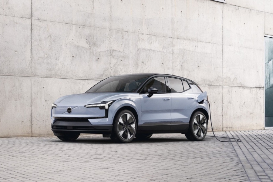 Xe hybrid phù hợp cho cả đường dài nhờ kết hợp động cơ xăng mạnh mẽ và động cơ điện